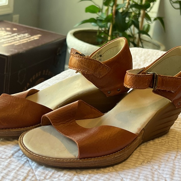 Dr. Martens women’s wedge sandal US 8 - Picture 2 of 9